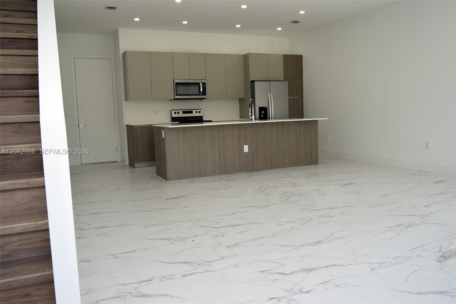 4218 NE 7th Terrace 4 — photo 3