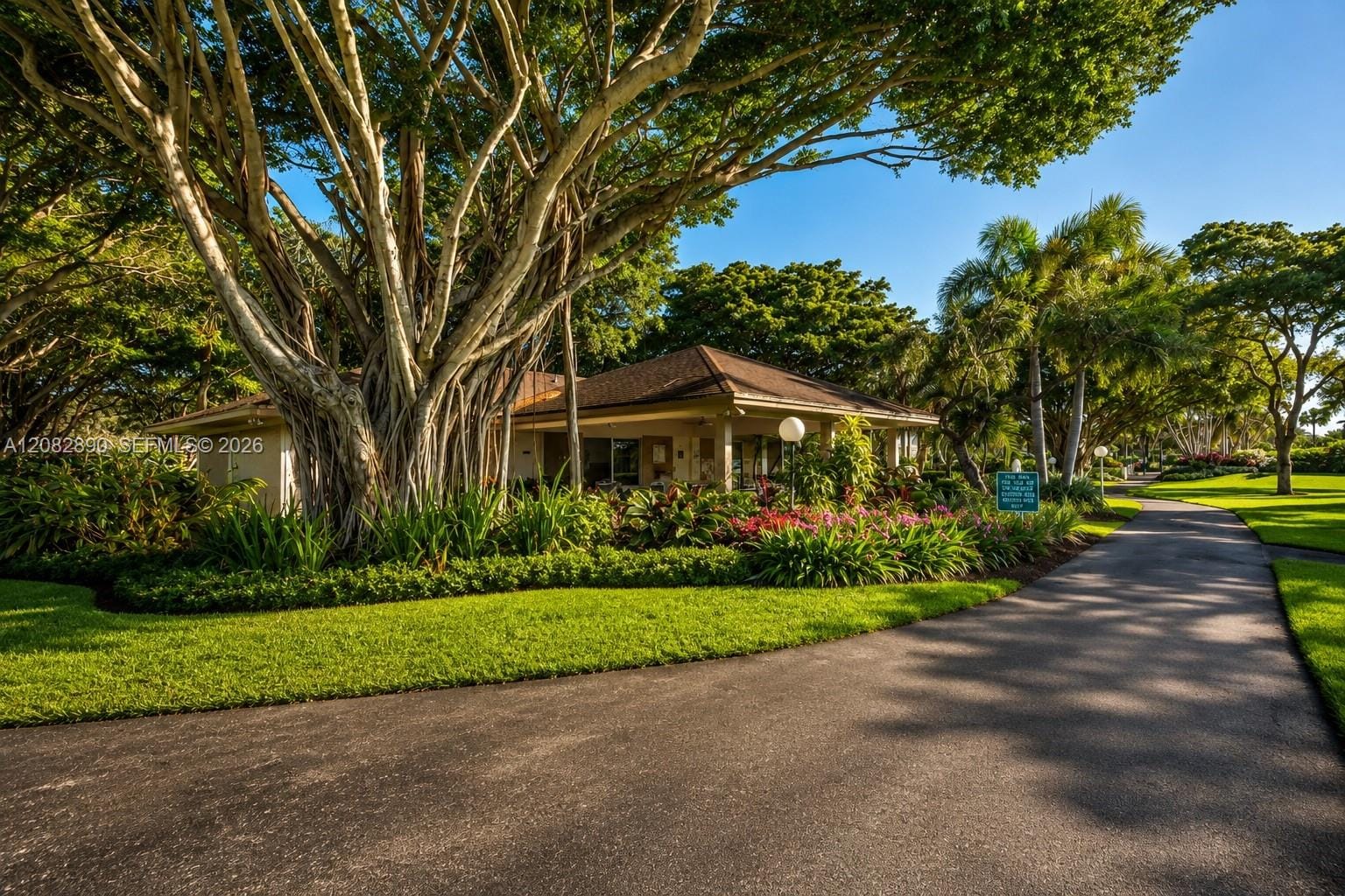 555 Oaks Lane 107, Pompano Beach, FL 33069