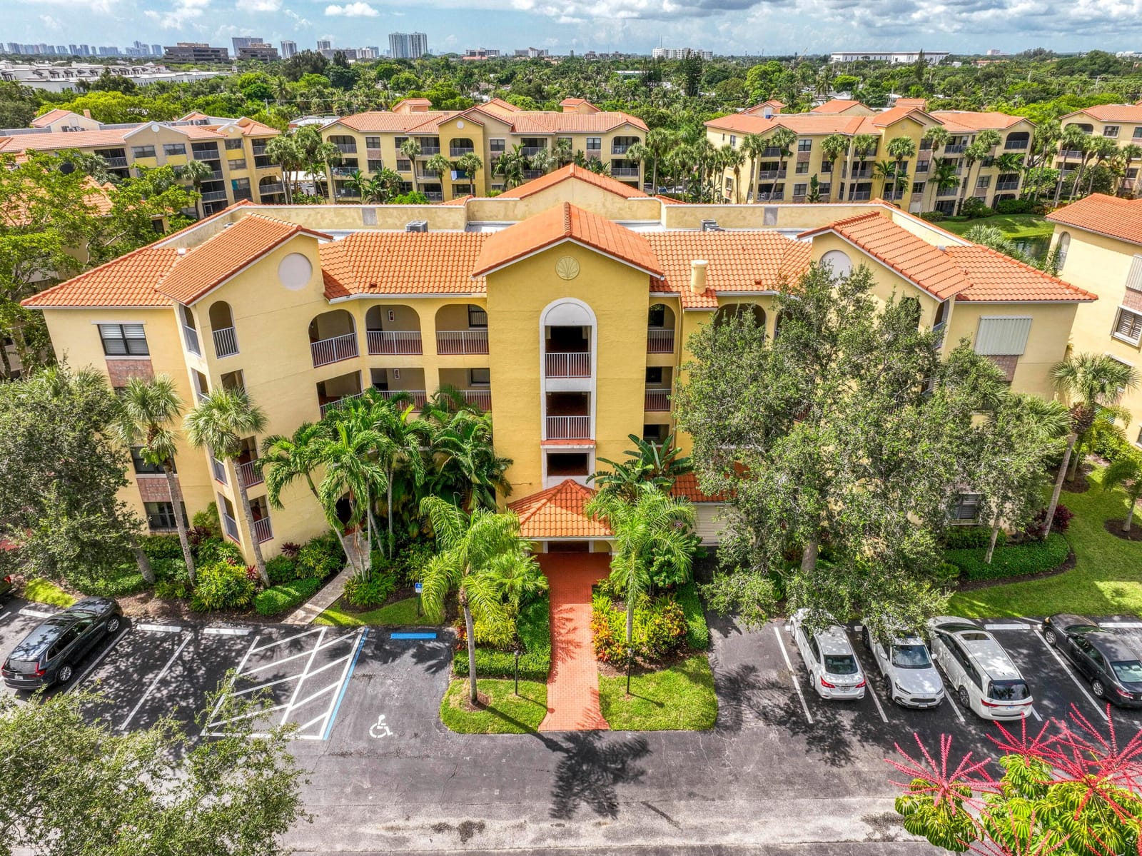 800 Uno Lago Drive 105, Juno Beach, FL 33408 photo 2