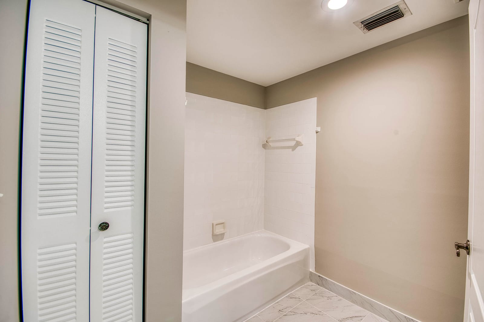 800 Uno Lago Drive 105, Juno Beach, FL 33408 photo 24
