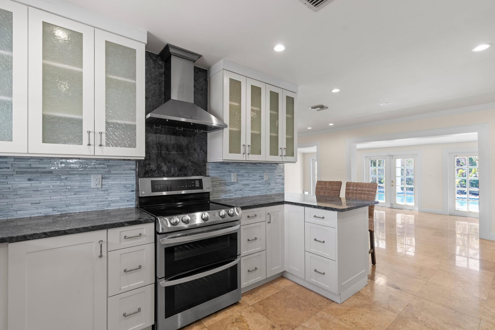 930 SE 10TH Court — photo 11