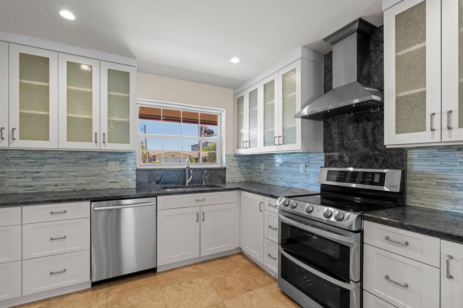 930 SE 10TH Court — photo 12