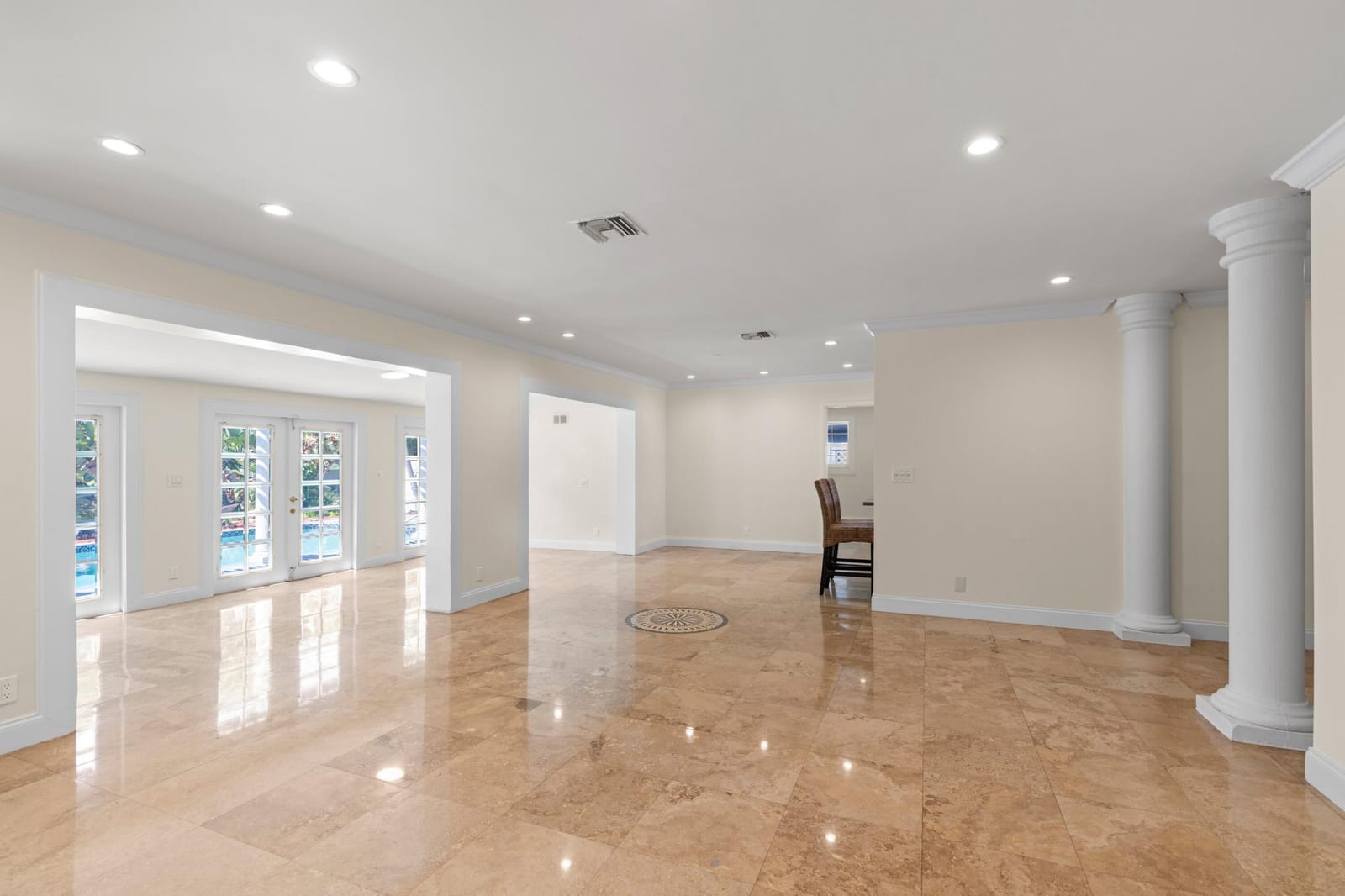 930 SE 10TH Court — photo 5