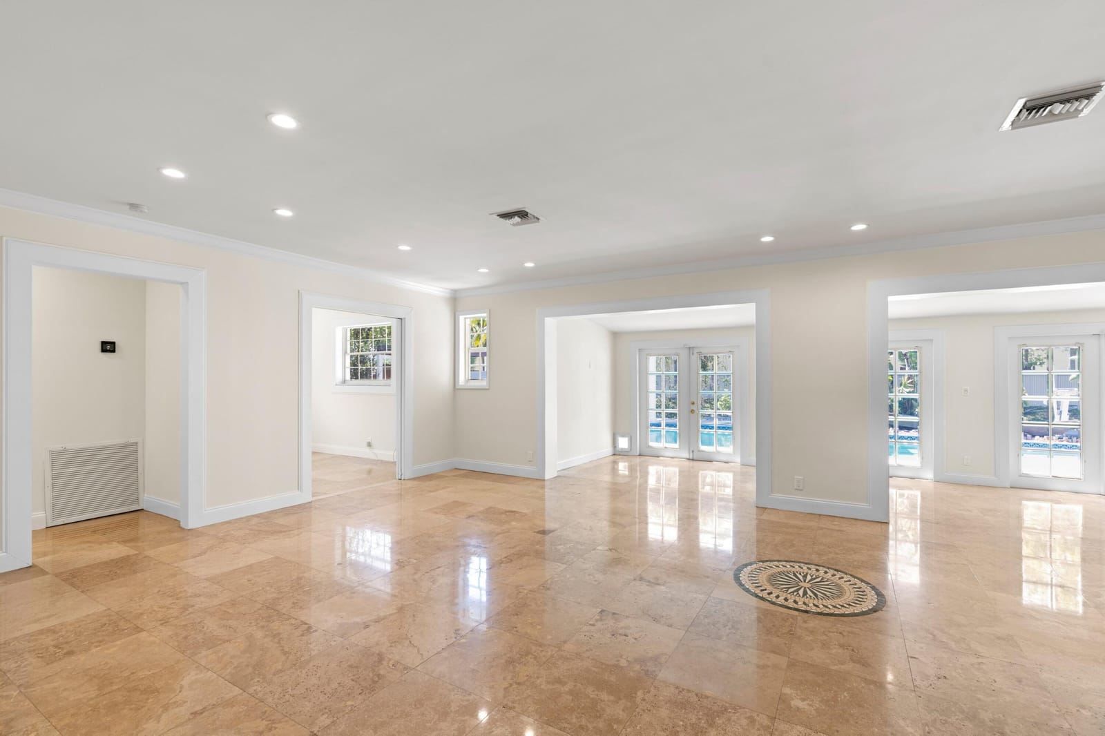 930 SE 10TH Court — photo 6