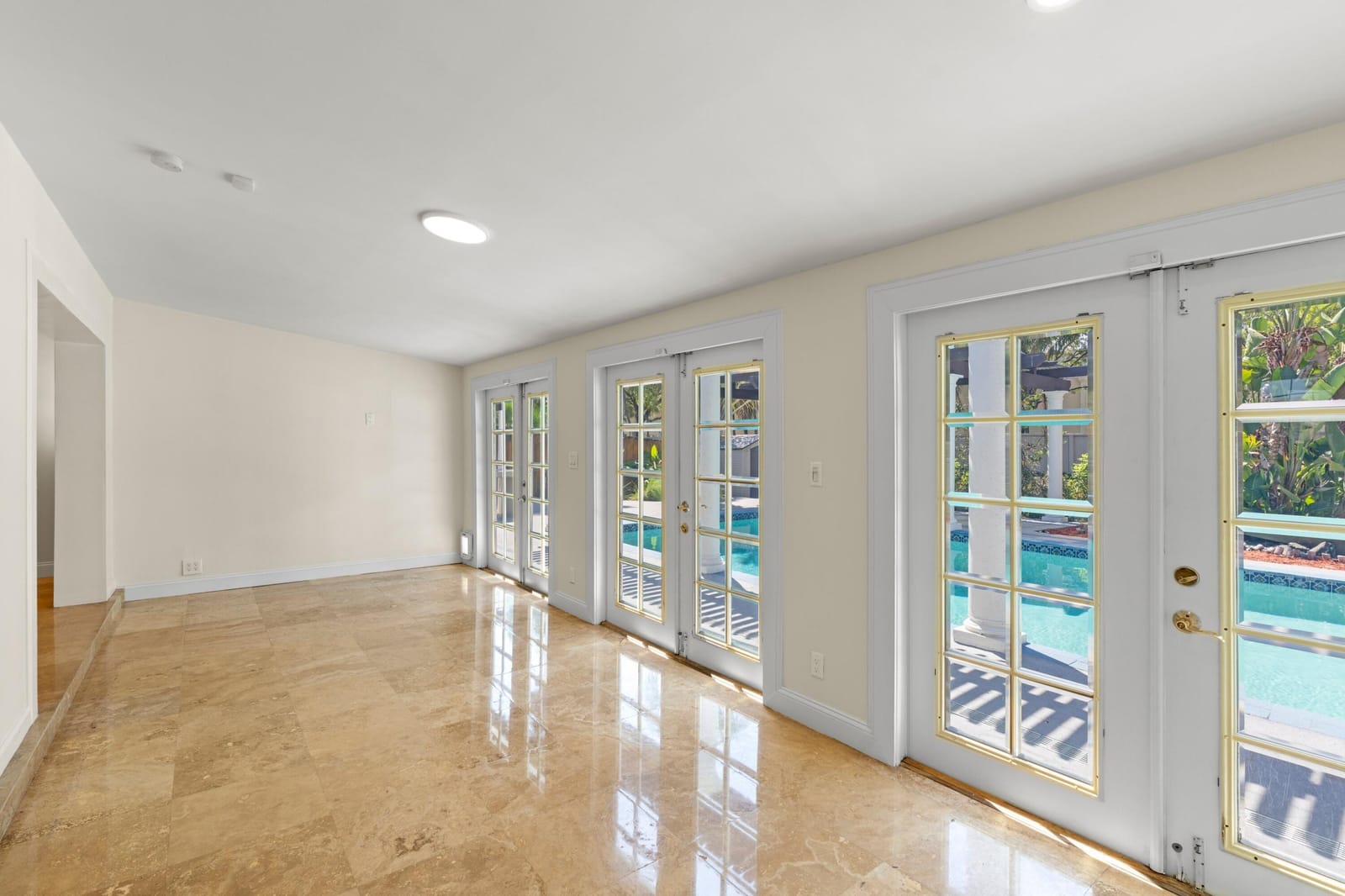 930 SE 10TH Court — photo 8