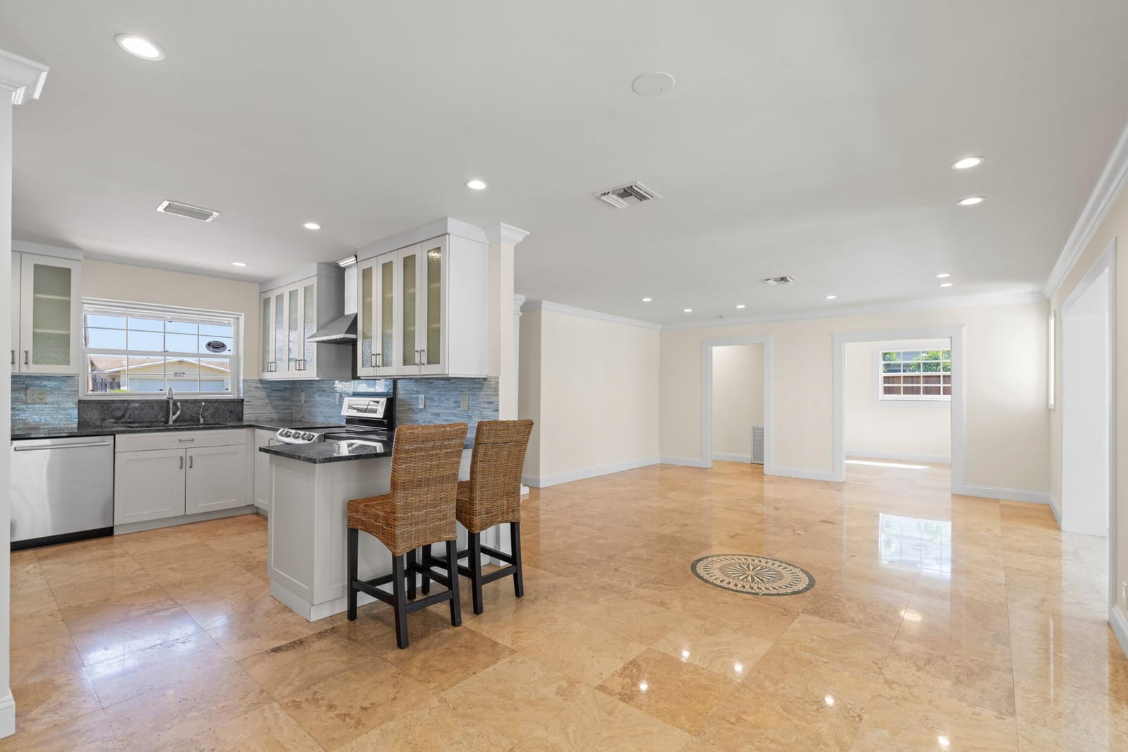 930 SE 10TH Court — photo 10