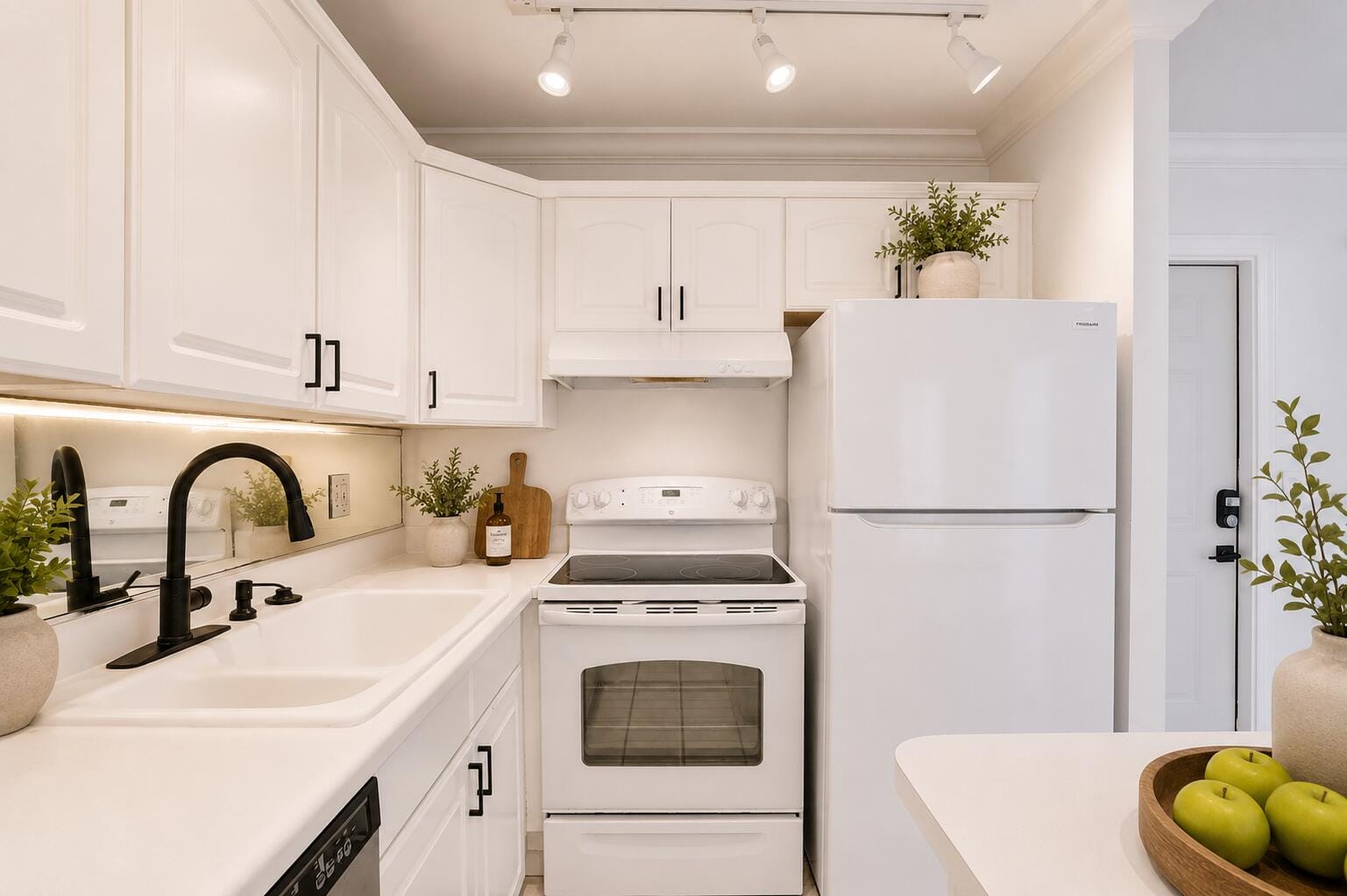 1407 NE 56TH Street 309 — photo 7