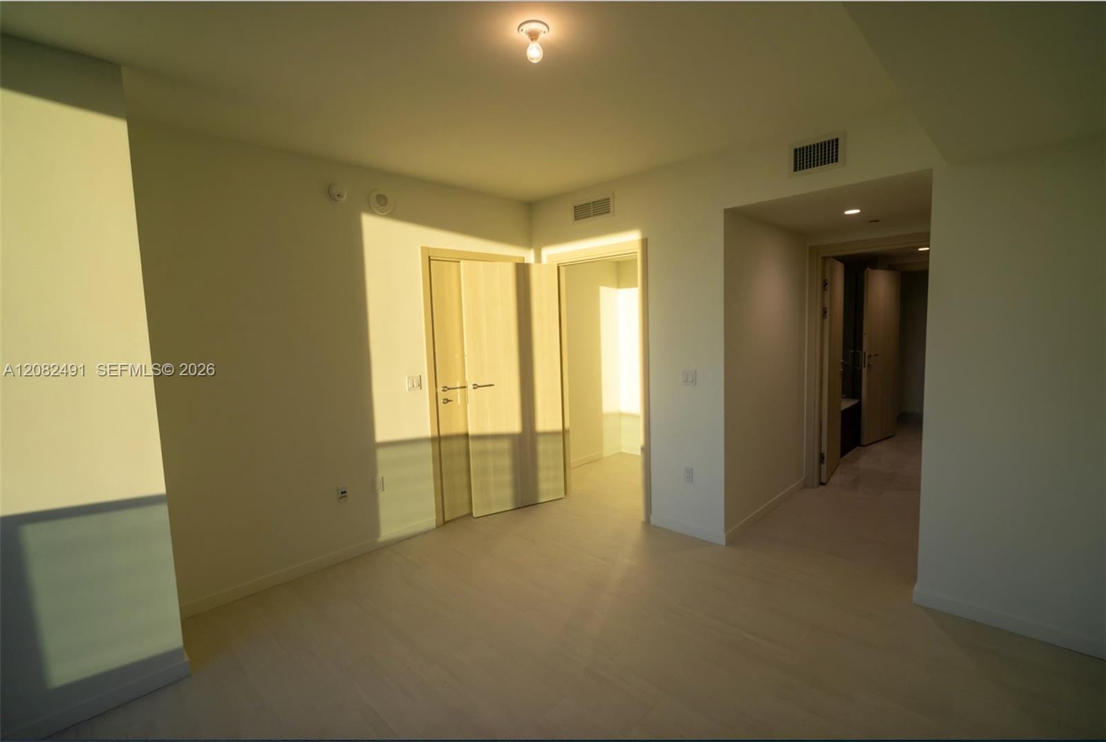 1000 Brickell Plaza 2406 — photo 6