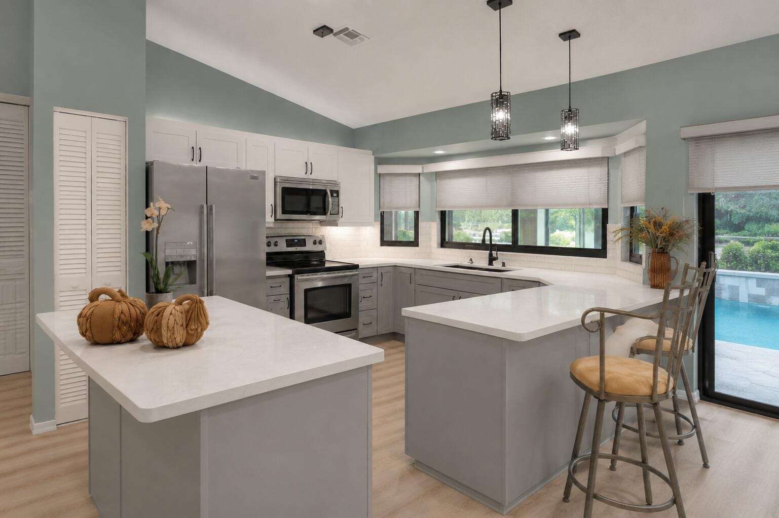 2156 AMESBURY Circle — photo 3