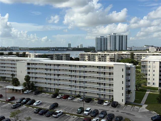 18011 Biscayne Boulevard 905, Del Prado Marina, Aventura, FL