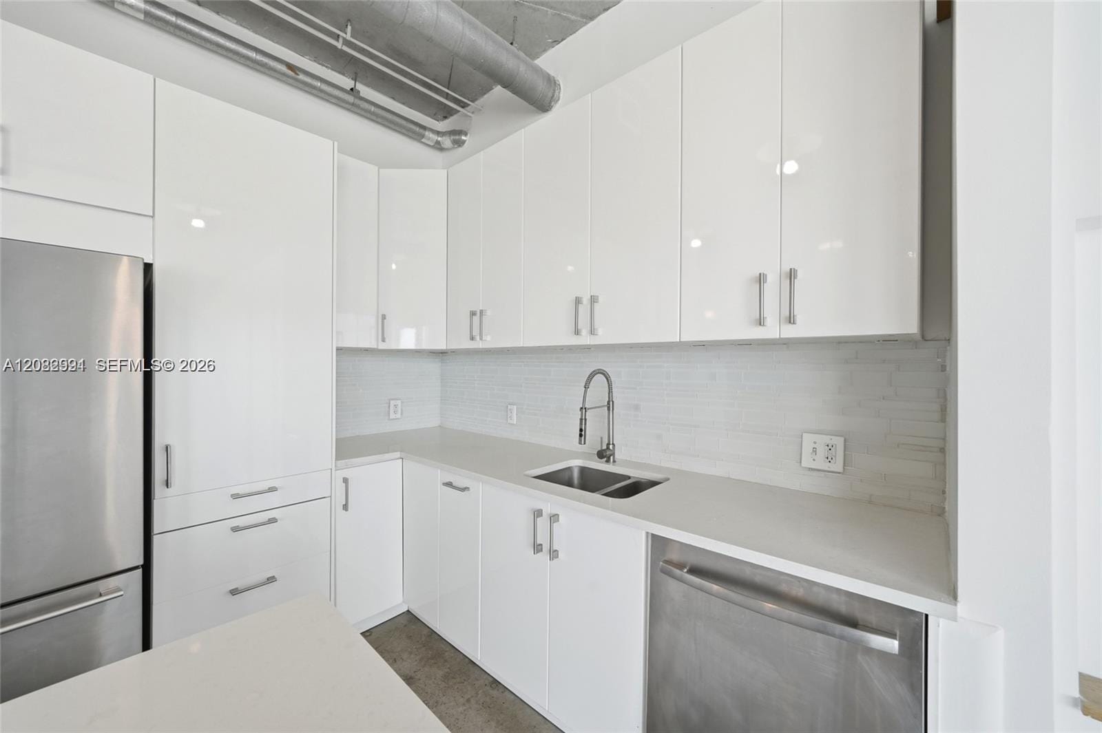 10 S River Drive 804 — photo 3