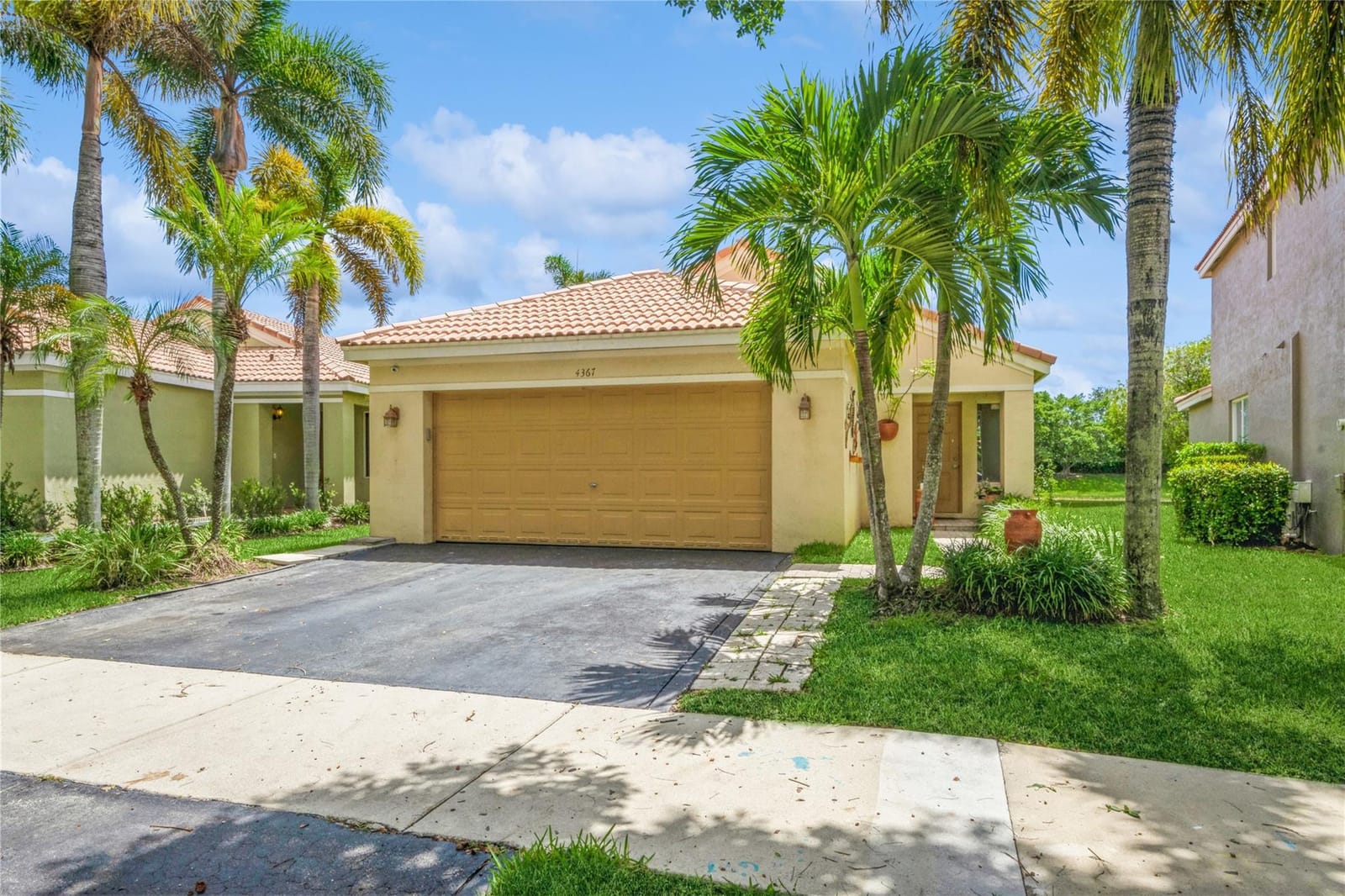 4367 DOGWOOD Circle — photo 1
