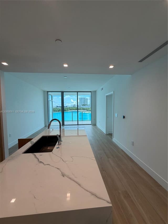 2411 Laguna Circle 307, North Miami, FL 33181