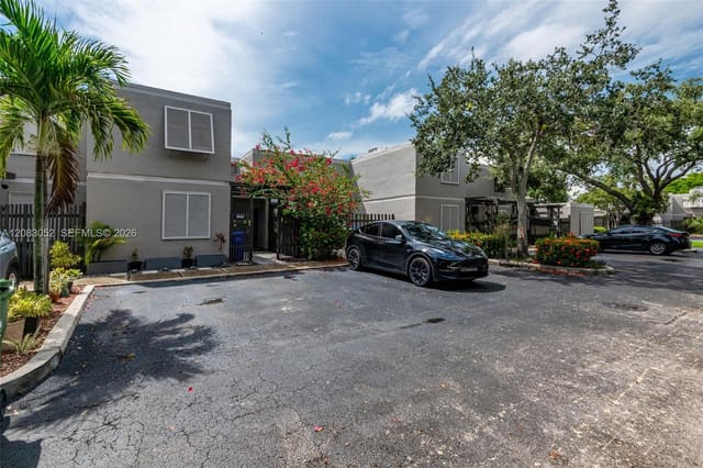 1504 NW 112th Terrace, Pembroke Pines, FL 33026