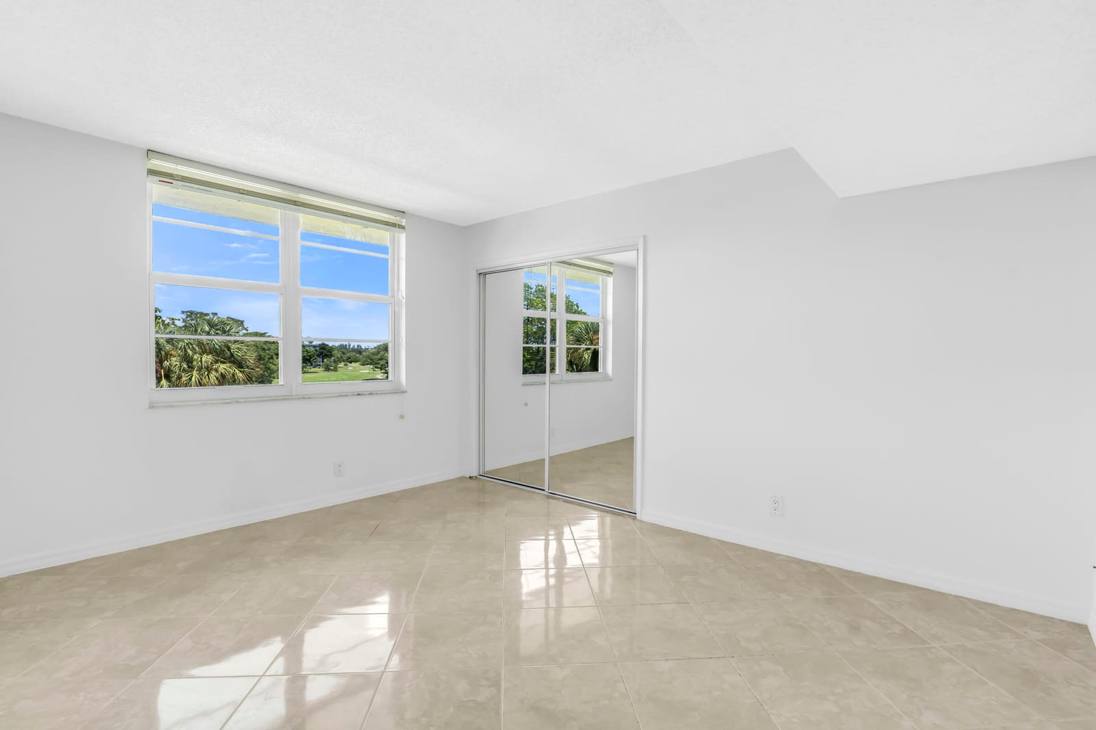 2651 S PALM AIRE Drive 410, Pompano Beach, FL 33069 photo 24
