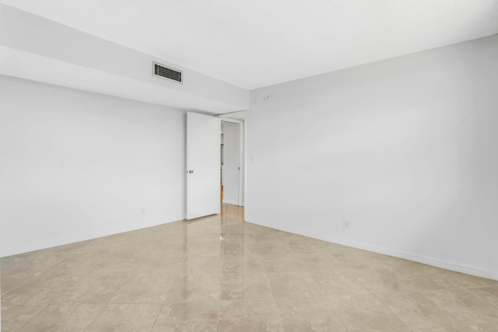 2651 S PALM AIRE Drive 410, Pompano Beach, FL 33069 photo 25