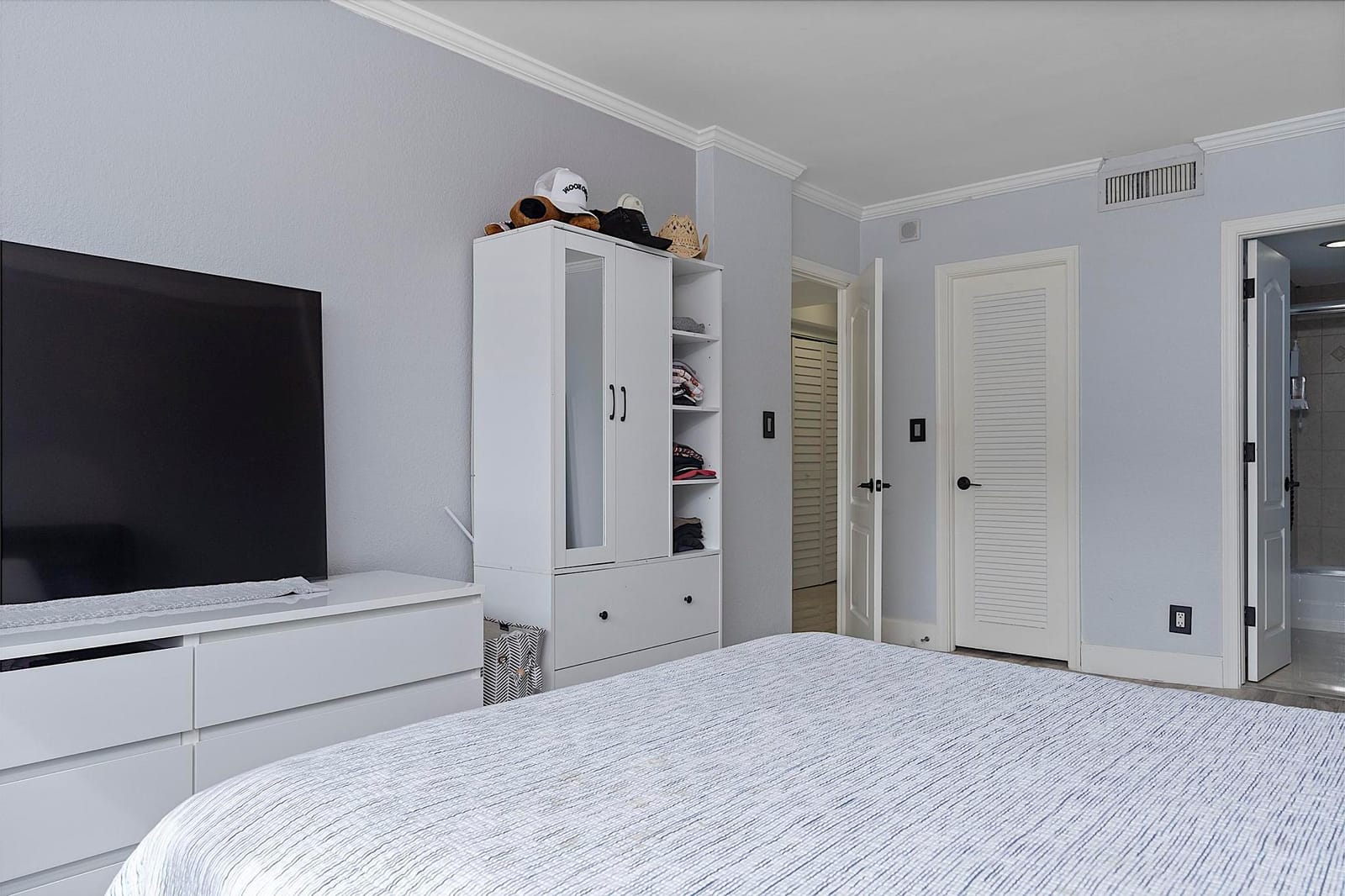 2900 NE 30th Street Apt 8j — photo 9
