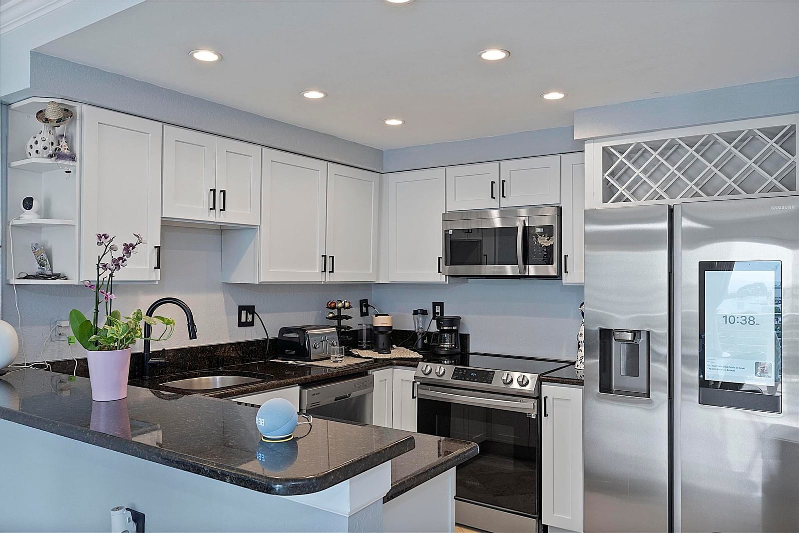 2900 NE 30th Street Apt 8j — photo 2