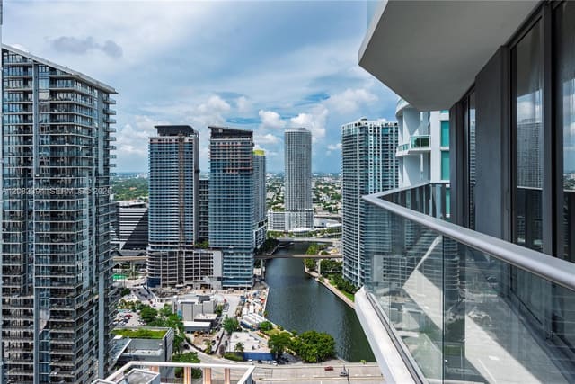 77 SE 5th Street 3908, Miami, FL 33131