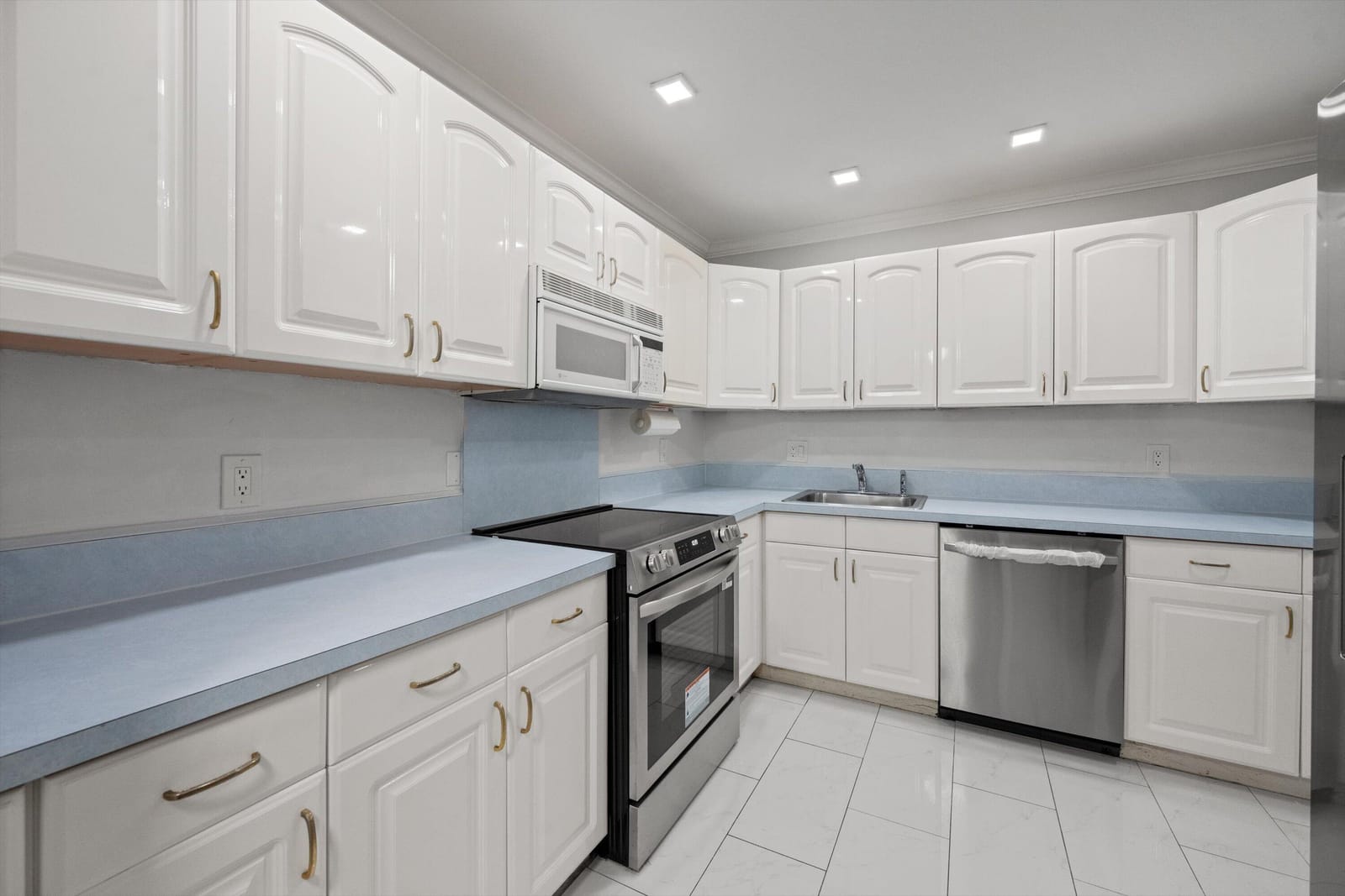 22615 SW 66th Avenue 208 — photo 4