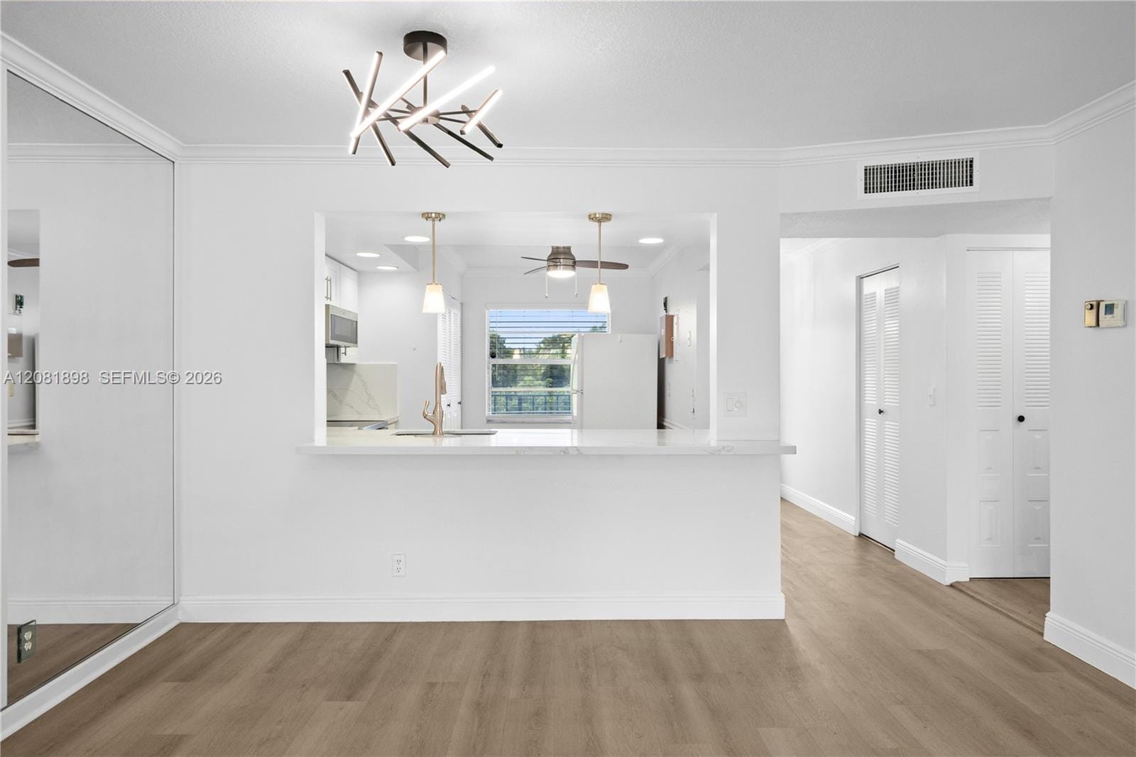 27 Abbey Lane 403 — photo 8