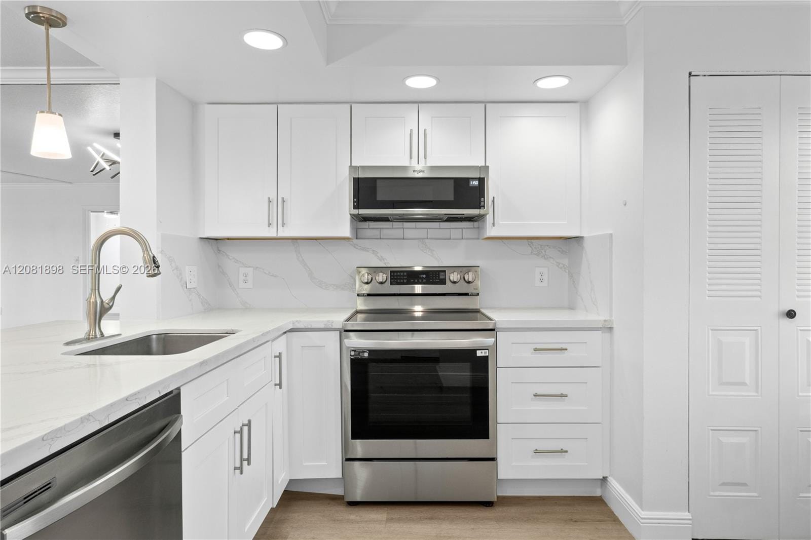 27 Abbey Lane 403 — photo 9