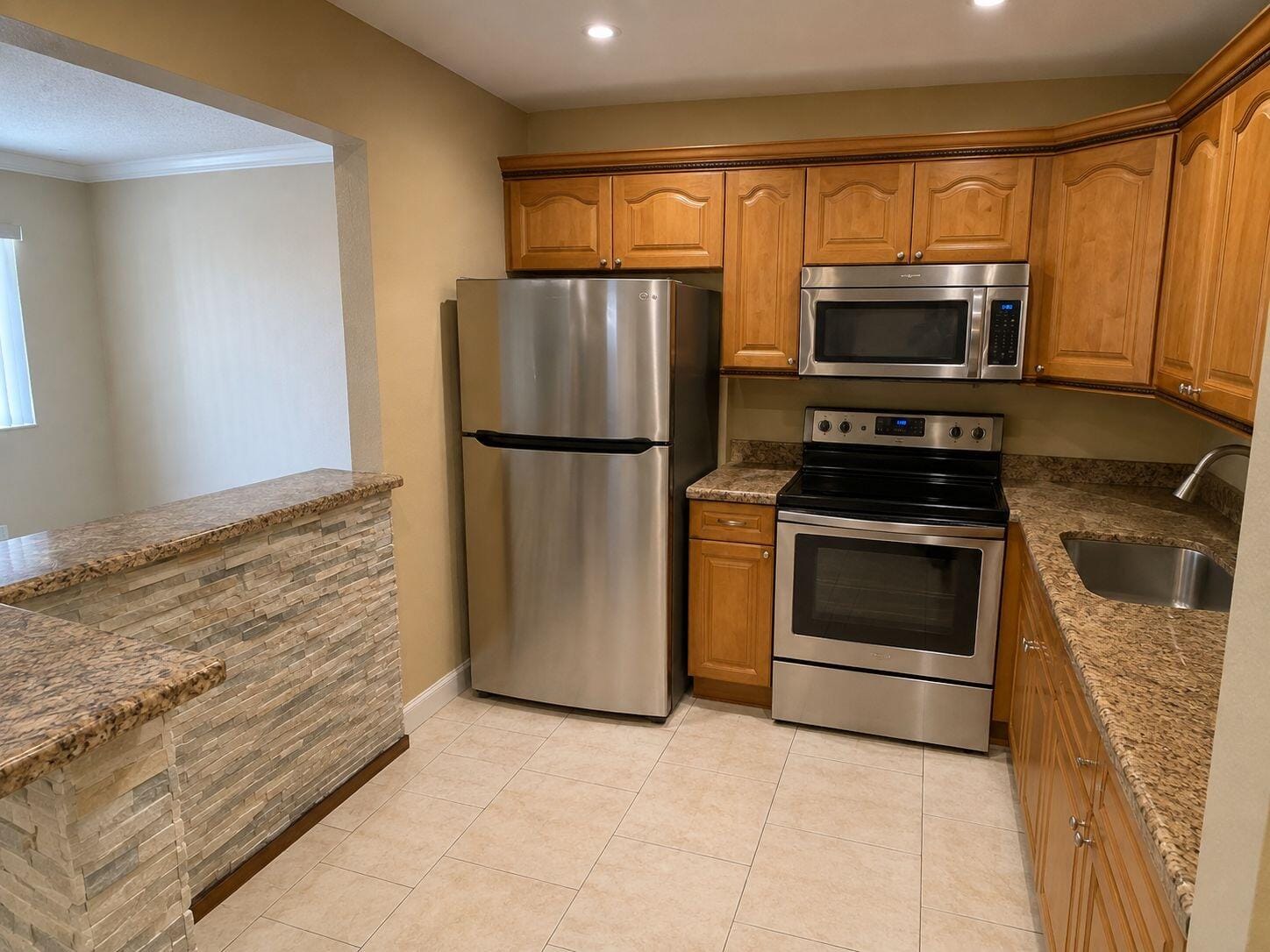 3100 SPRINGDALE Boulevard 308, Palm Springs, FL 33461 photo 11