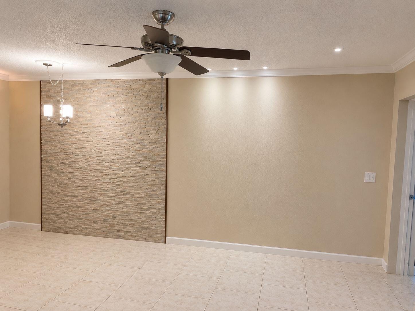 3100 SPRINGDALE Boulevard 308, Palm Springs, FL 33461 photo 4