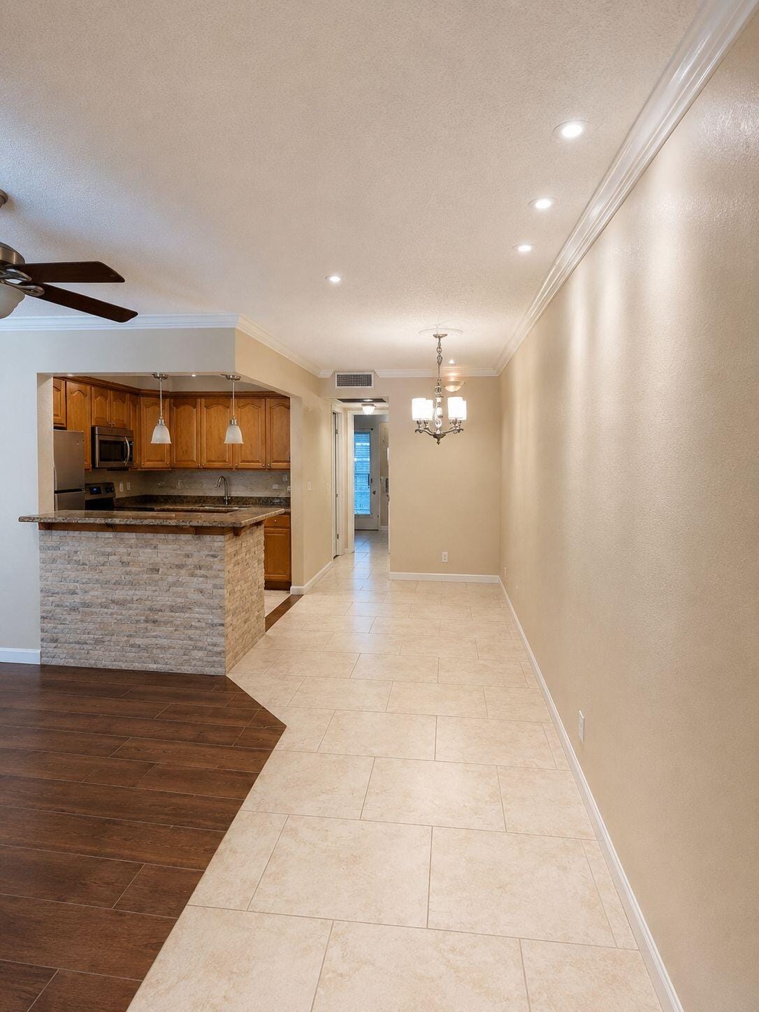 3100 SPRINGDALE Boulevard 308, Palm Springs, FL 33461 photo 5