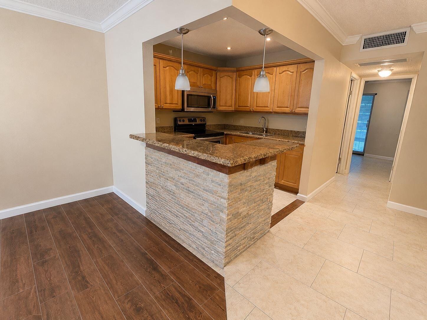 3100 SPRINGDALE Boulevard 308, Palm Springs, FL 33461 photo 6
