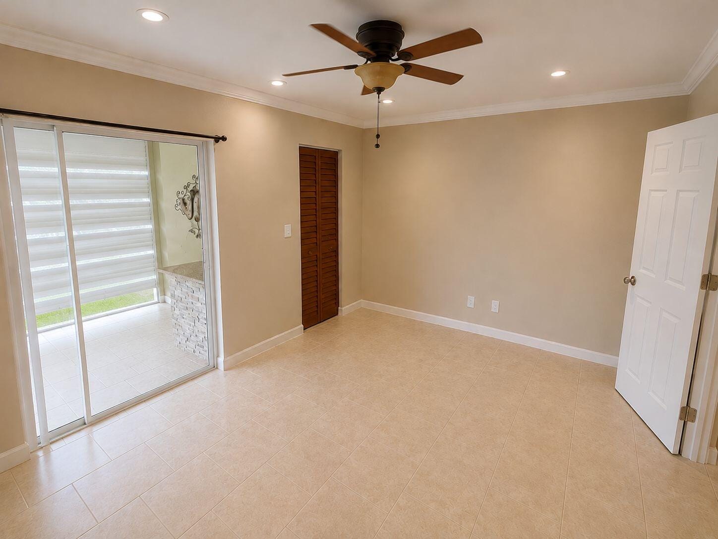 3100 SPRINGDALE Boulevard 308, Palm Springs, FL 33461 photo 8