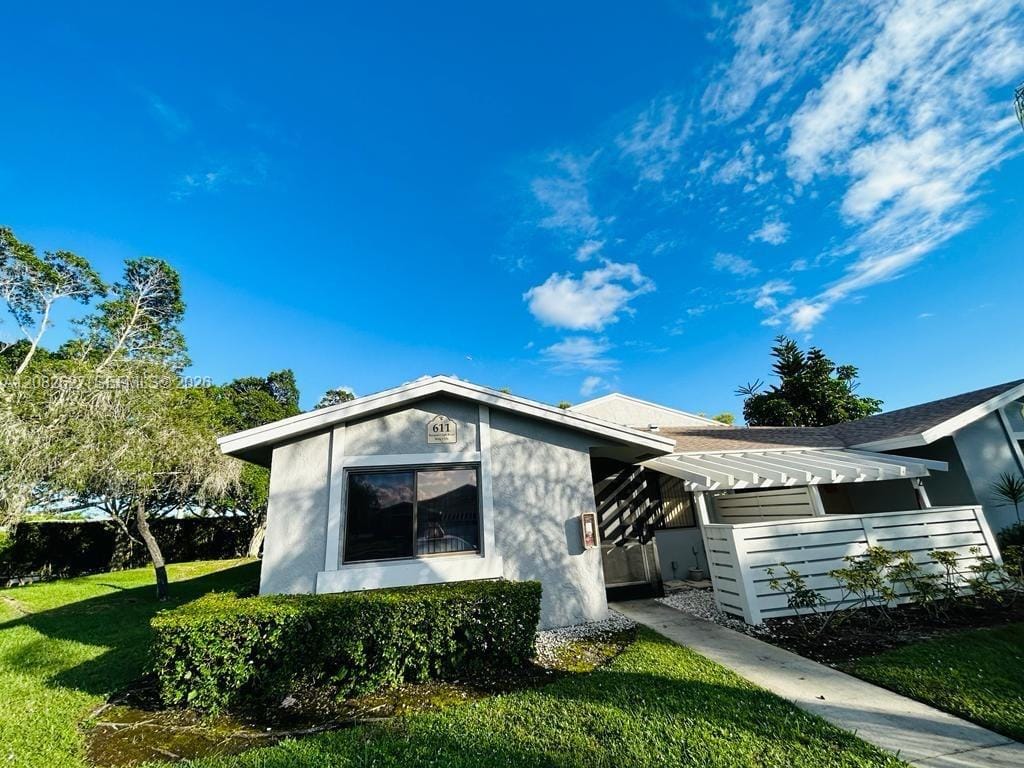 611 Racquet Club Road 1, Weston, FL 33326
