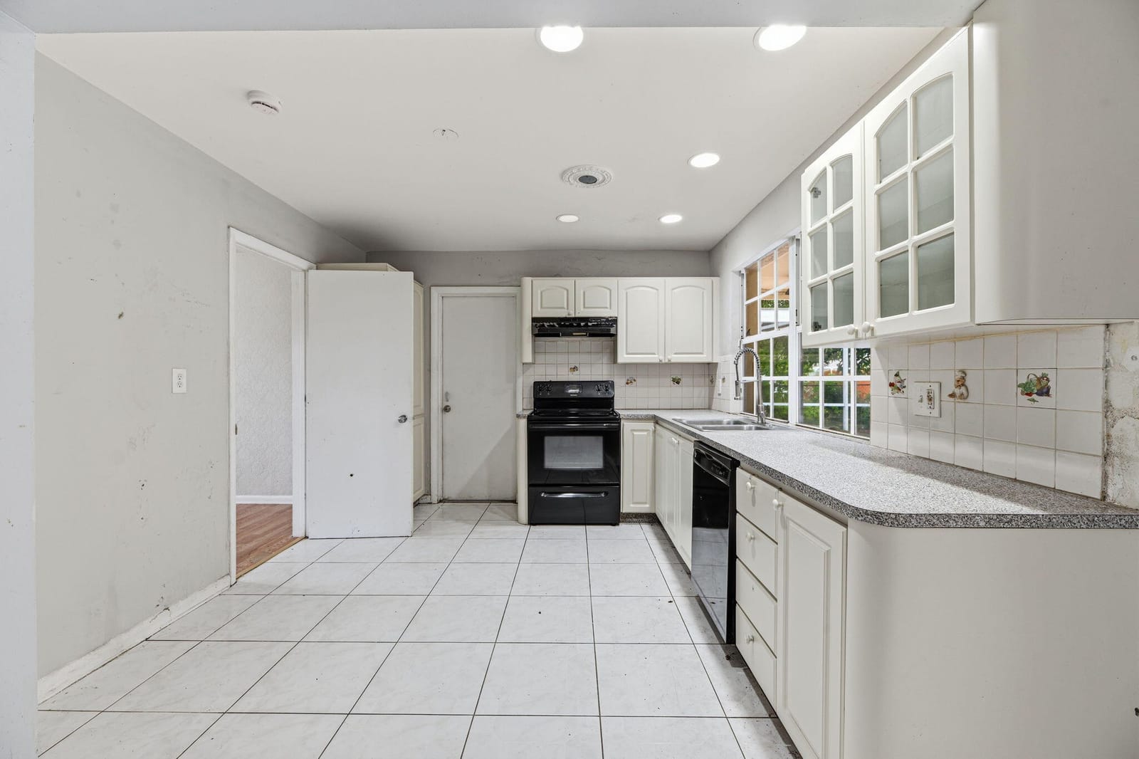 2700 NW 36th Avenue — photo 11