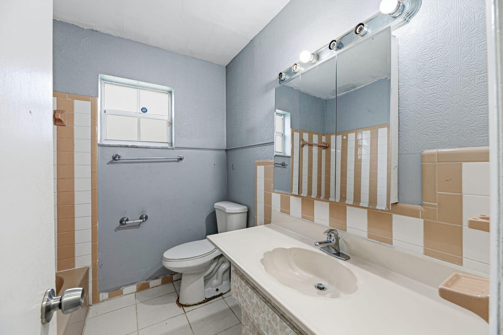 2700 NW 36th Avenue, Lauderdale Lakes, FL 33311 photo 24