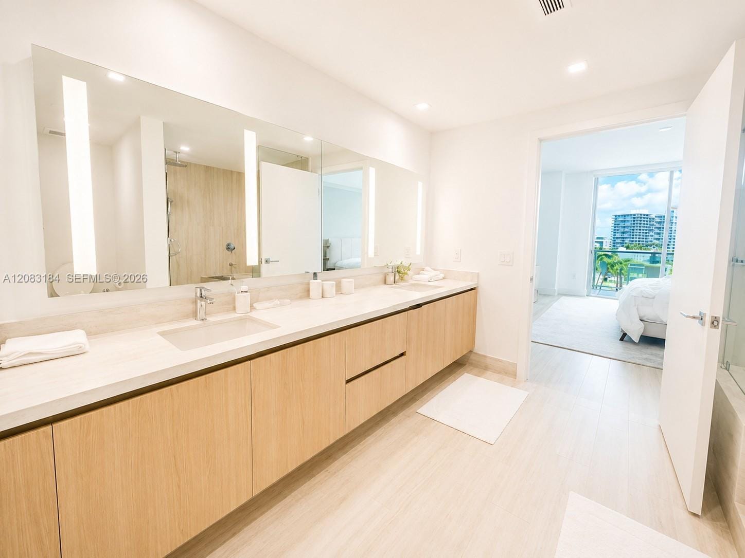 2411 Laguna Circle 709 — photo 9