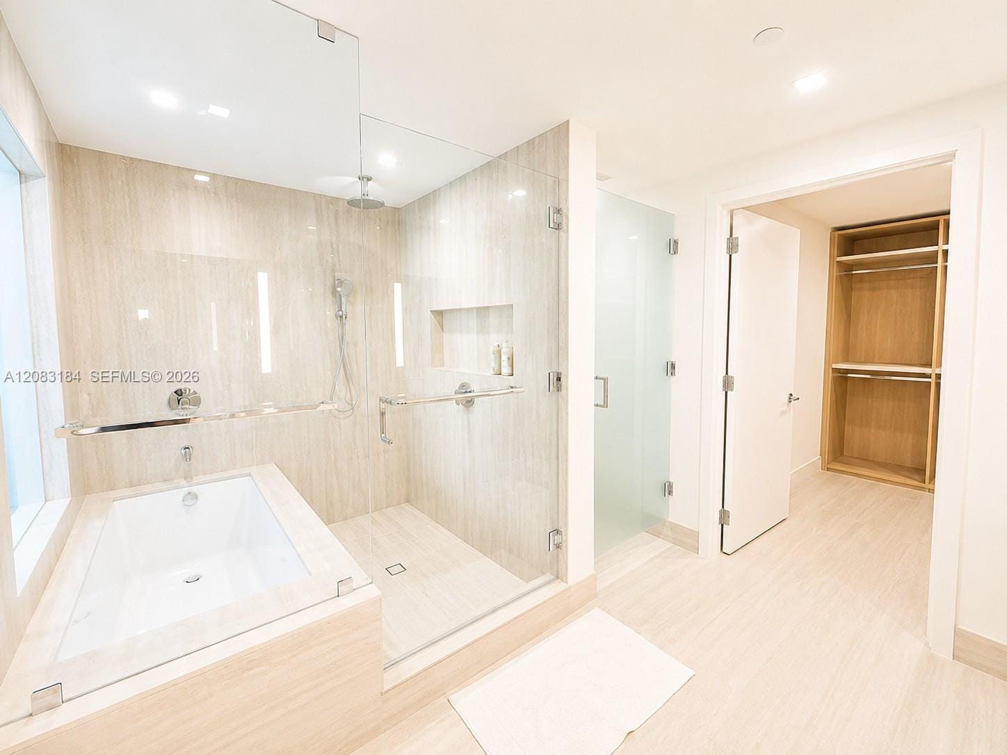 2411 Laguna Circle 709 — photo 10
