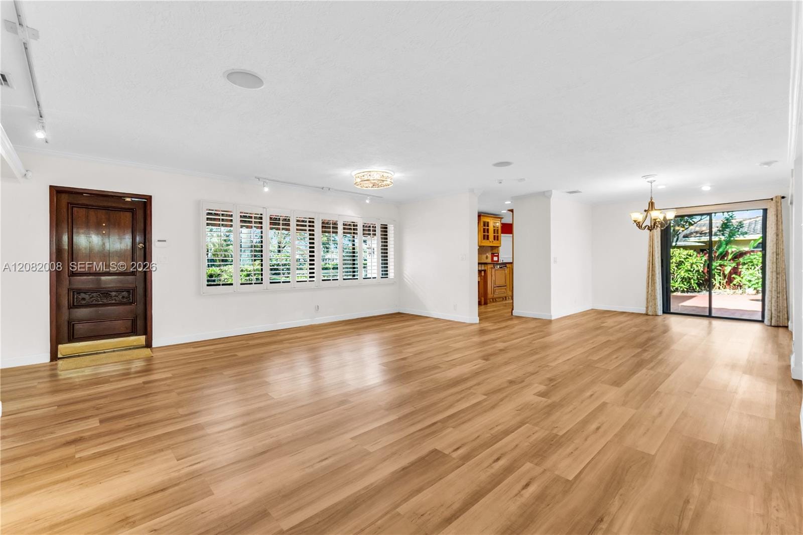 2533 NE 35th Drive — photo 5