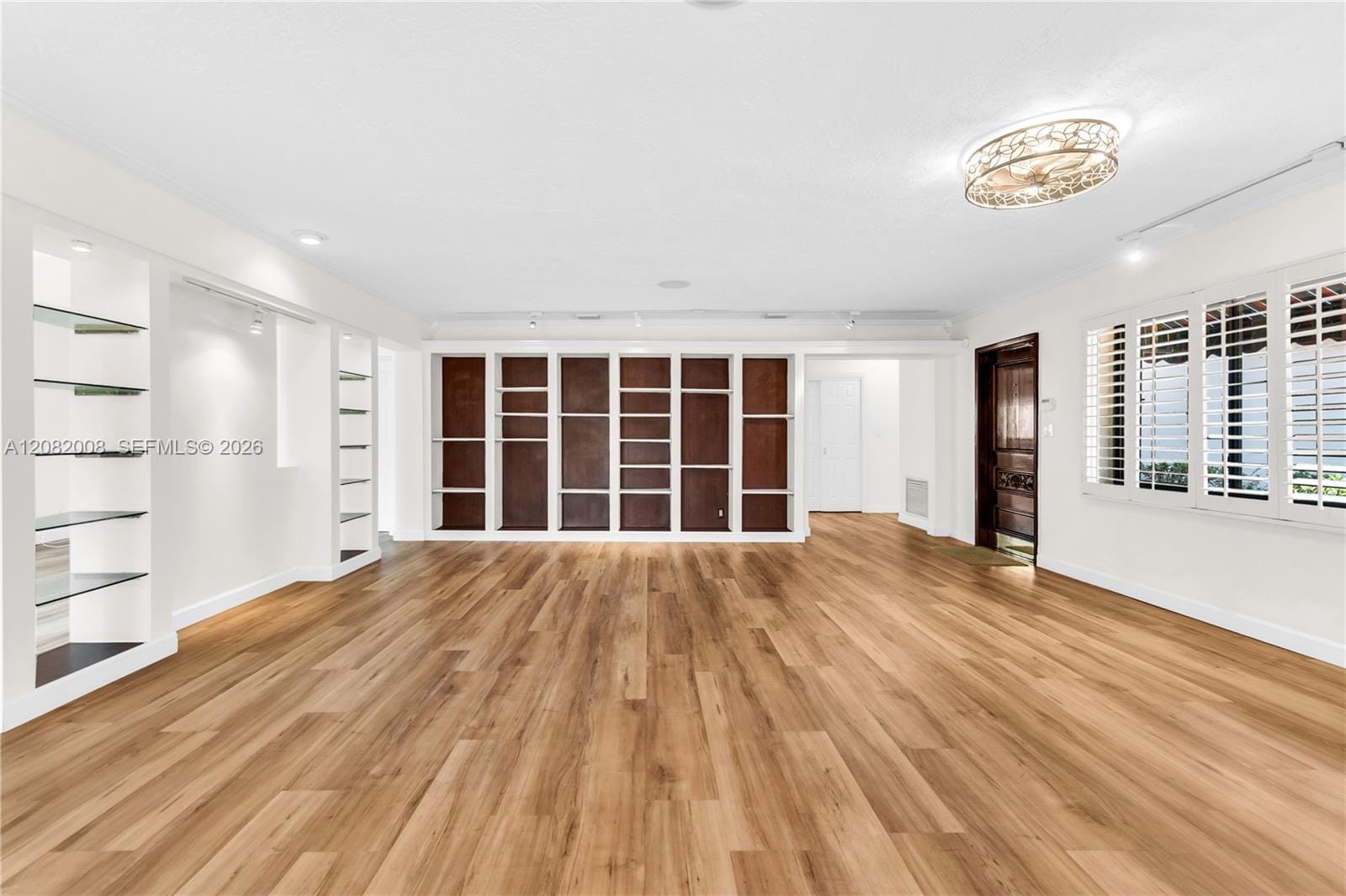2533 NE 35th Drive — photo 7