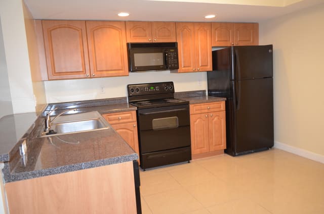 5821 RIVERSIDE Drive 105B2, Coral Springs, FL 33067