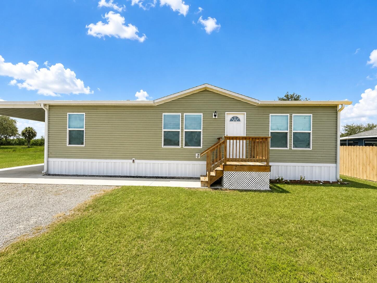 1121 ORANGE Loop, Okeechobee, FL 34974