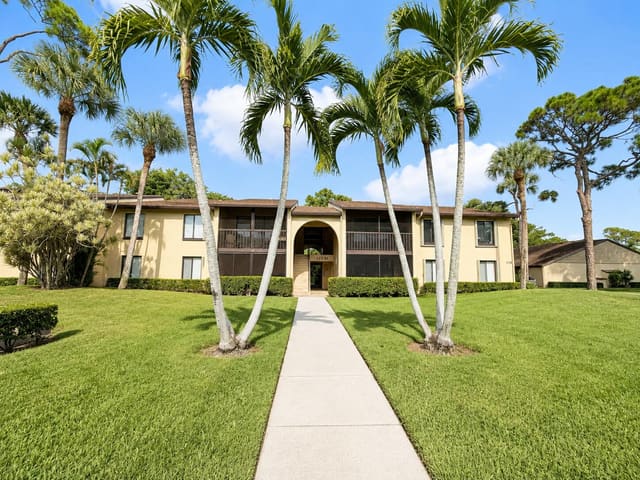 628 Sea Pine Way C2, Greenacres, FL 33415