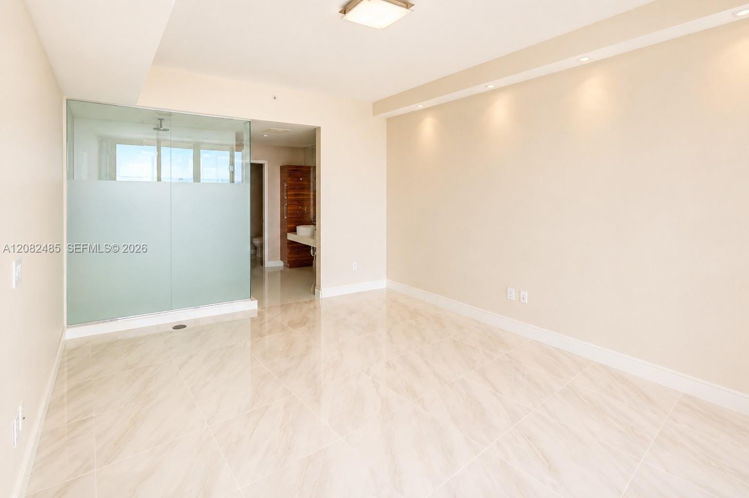 2020 N Bayshore Drive 1710 — photo 6