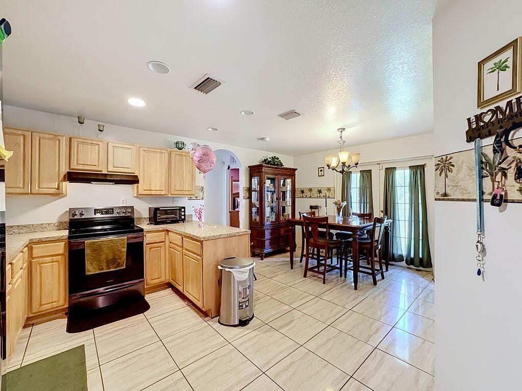 2914 ZORA NEAL Drive — photo 6