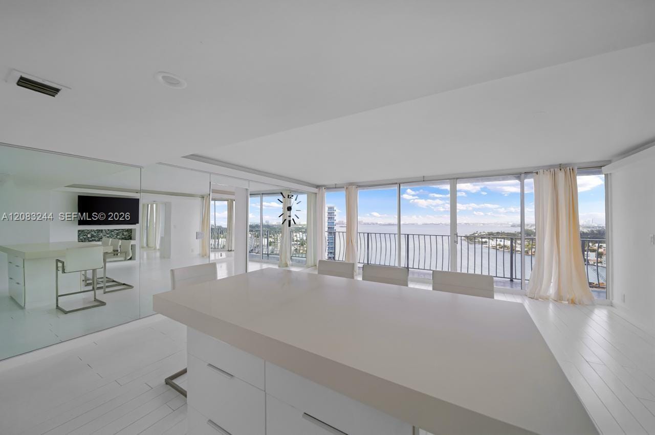 7601 E Treasure Drive 2016 — photo 7