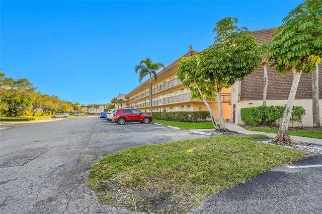 1801 NW 75th Avenue 305, Plantation, FL 33313