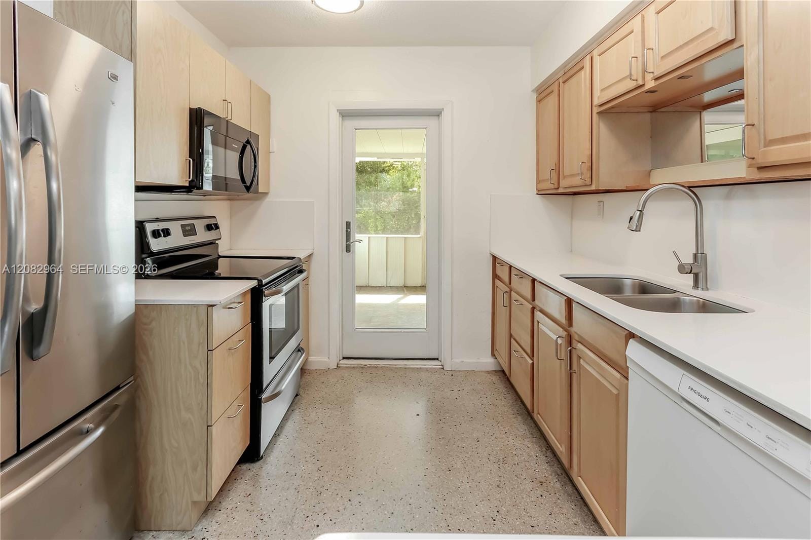 206 NE 5th Avenue — photo 3