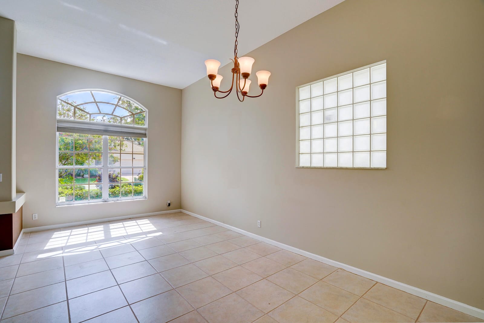 1117 AVONDALE Court — photo 8