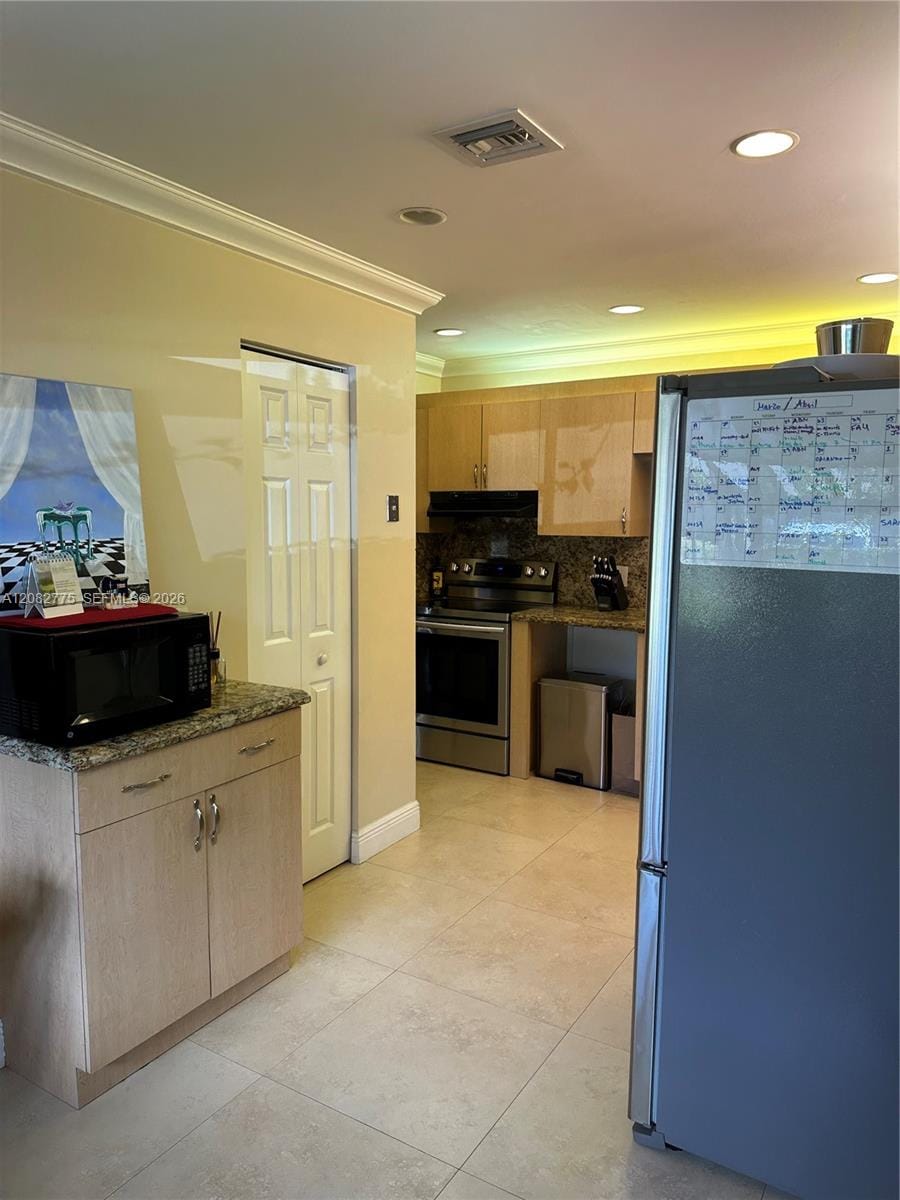 445 Lakeview Drive 1 — photo 8
