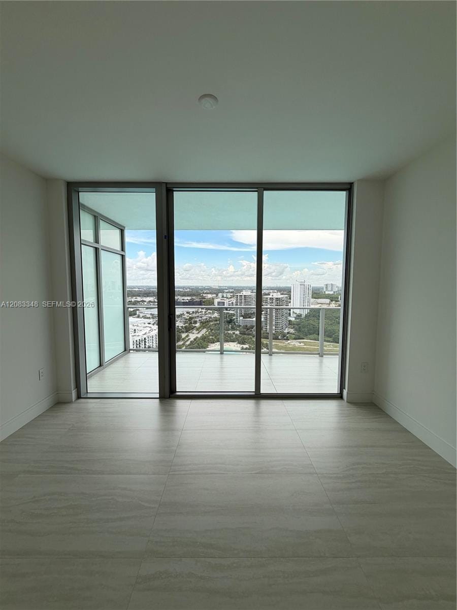 2411 Laguna Circle 2307, North Miami, FL 33181 photo 4