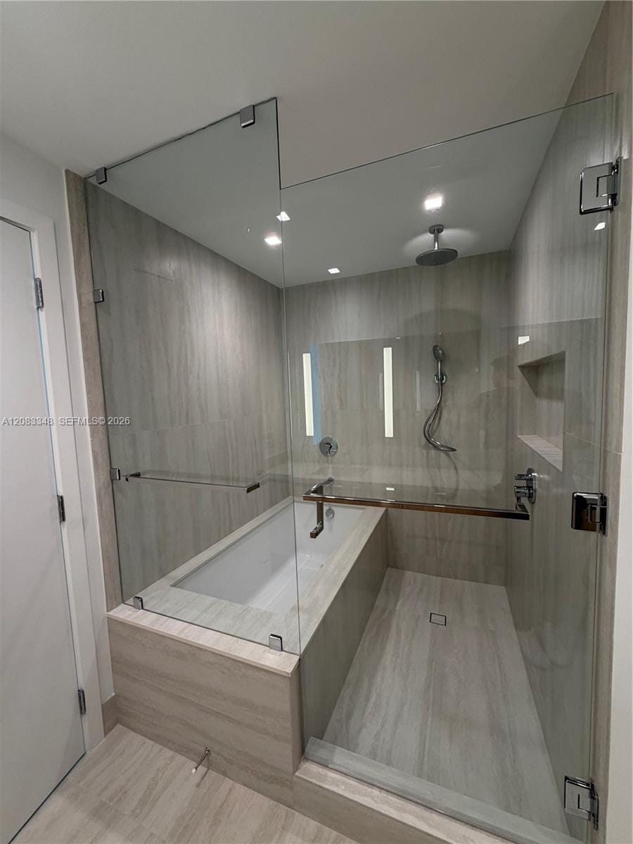 2411 Laguna Circle 2307, North Miami, FL 33181 photo 8